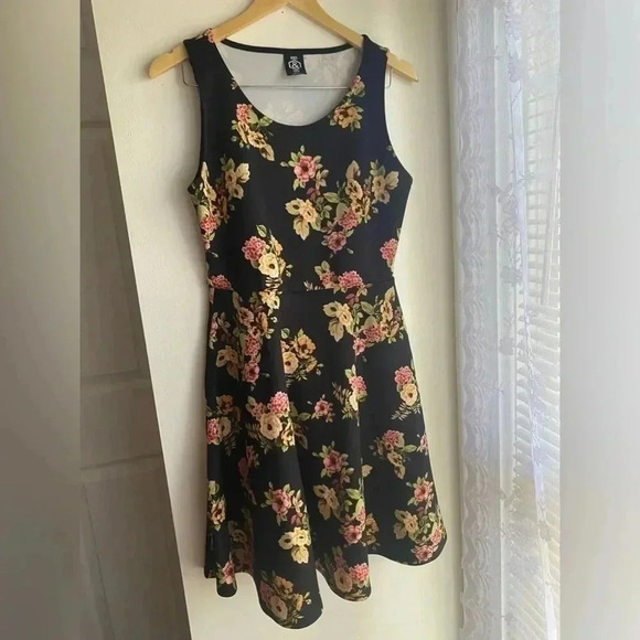 Agnes & Dora Floral Fit & Flare A Line Mini Dress Size Medium Black Sleeveless - Picture 1 of 6